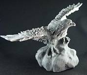 Орёл на скале мрамолит (мраморная крошка) 100*200*140 мм фото